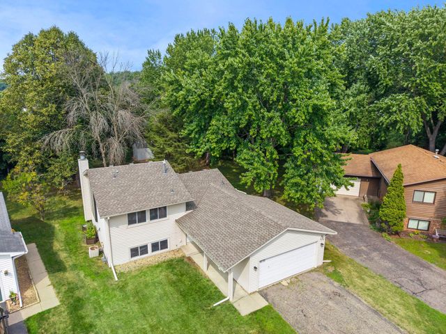 6770 Woodhill Trail, Eden Prairie, MN 55346