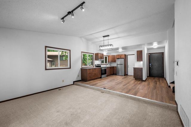 6770 Woodhill Trail, Eden Prairie, MN 55346