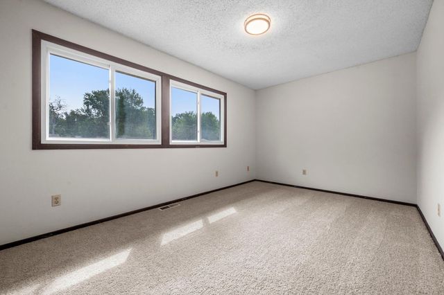 6770 Woodhill Trail, Eden Prairie, MN 55346