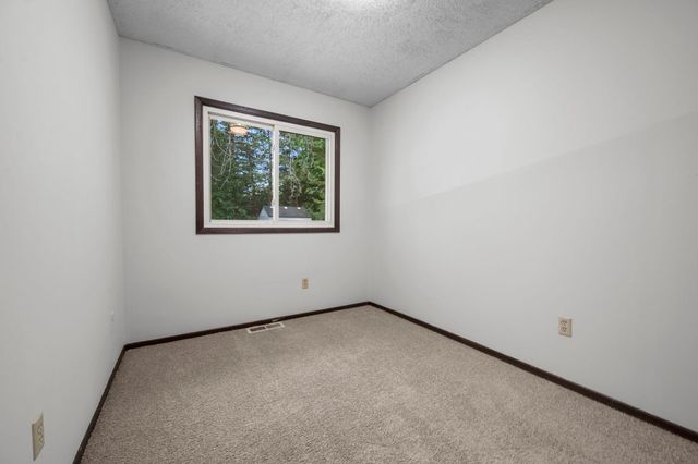 6770 Woodhill Trail, Eden Prairie, MN 55346
