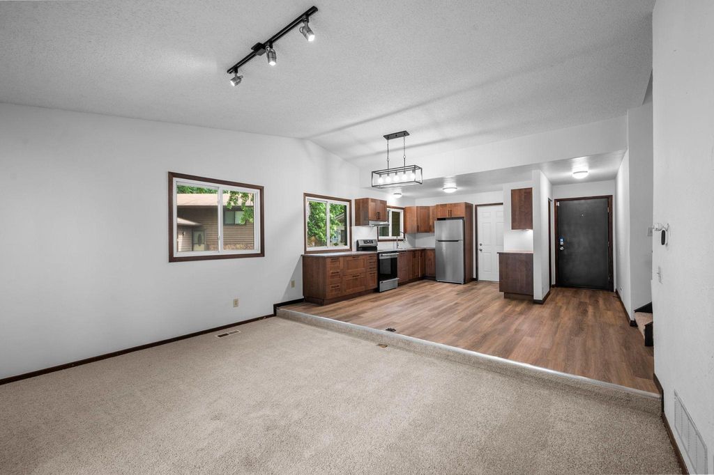 6770 Woodhill Trail, Eden Prairie, MN 55346 — photo 3