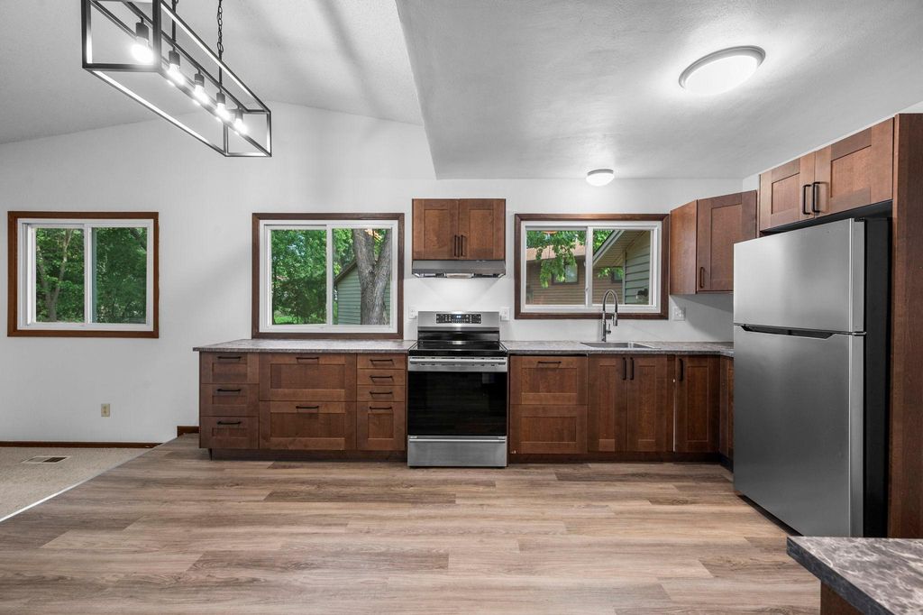 6770 Woodhill Trail, Eden Prairie, MN 55346 — photo 5