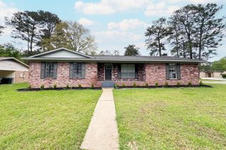 110 Southview Dr., Hattiesburg, MS 39401