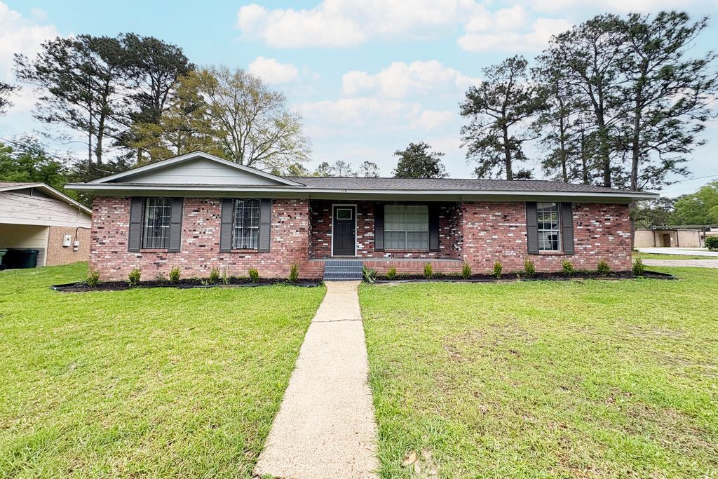 110 Southview Dr., Hattiesburg, MS 39401