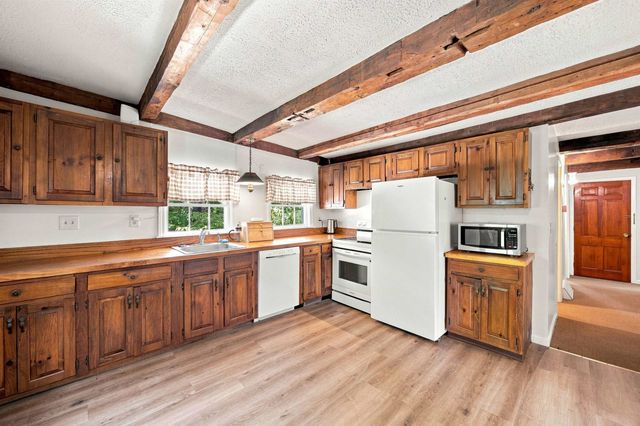 692 Belknap Mountain Road, Gilford, NH 03249