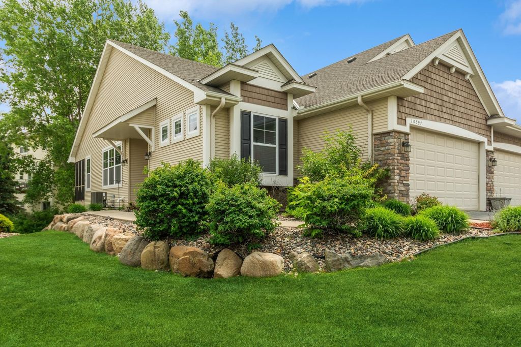 10597 Kingsfield Lane, Woodbury, MN 55129