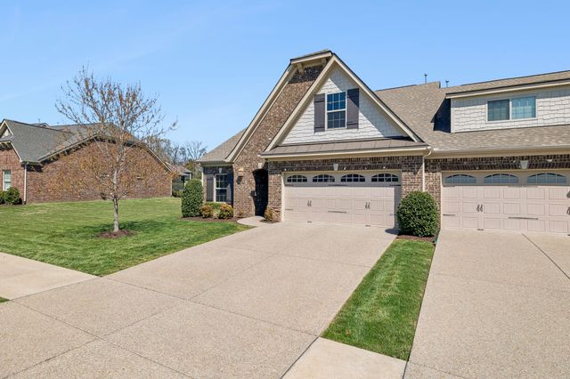 1034 Callaway Dr, Lebanon, TN 37087