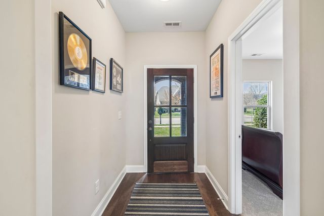 1034 Callaway Dr, Lebanon, TN 37087