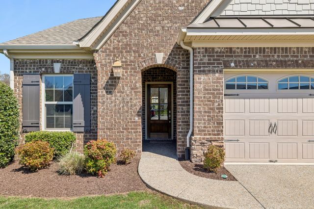 1034 Callaway Dr, Lebanon, TN 37087