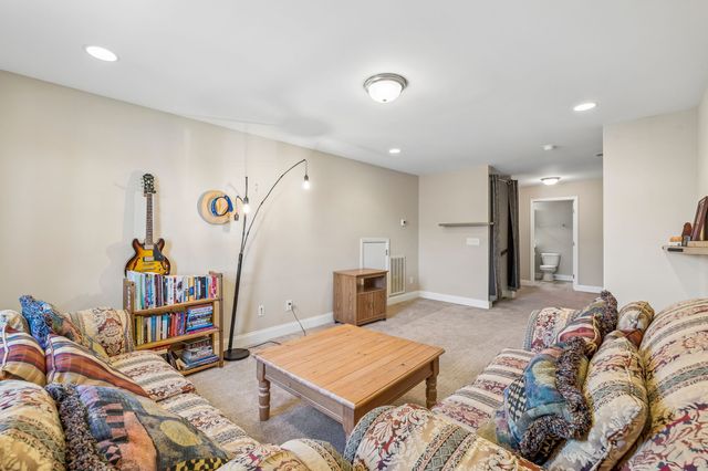1034 Callaway Dr, Lebanon, TN 37087