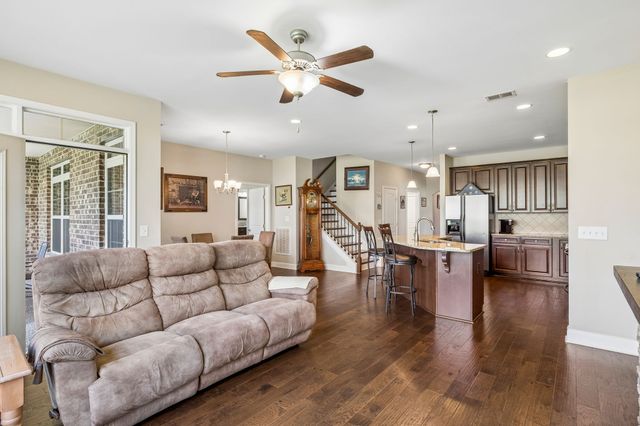 1034 Callaway Dr, Lebanon, TN 37087