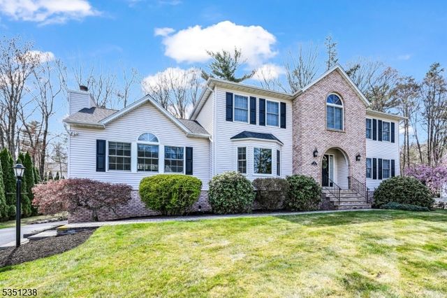 35 Cherbourg Dr, West Milford Twp., NJ 07480