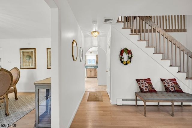 35 Cherbourg Dr, West Milford Twp., NJ 07480