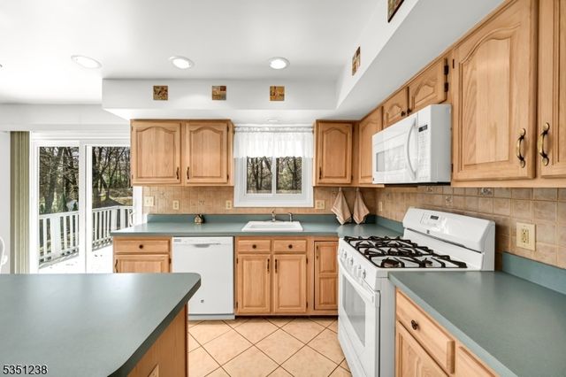 35 Cherbourg Dr, West Milford Twp., NJ 07480
