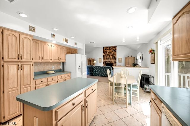 35 Cherbourg Dr, West Milford Twp., NJ 07480