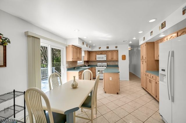35 Cherbourg Dr, West Milford Twp., NJ 07480