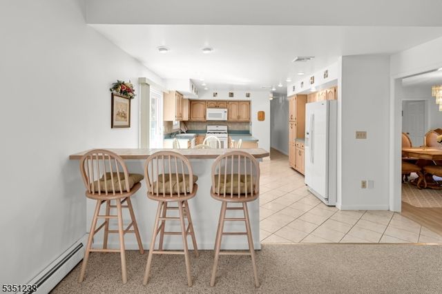 35 Cherbourg Dr, West Milford Twp., NJ 07480