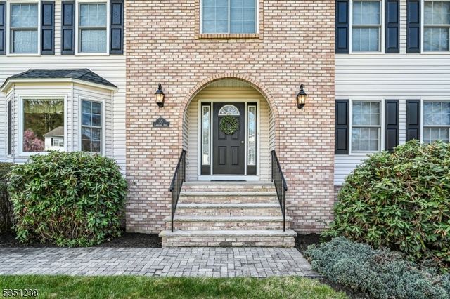 35 Cherbourg Dr, West Milford Twp., NJ 07480