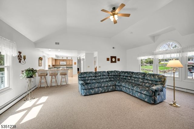 35 Cherbourg Dr, West Milford Twp., NJ 07480