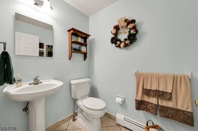 35 Cherbourg Dr, West Milford Twp., NJ 07480