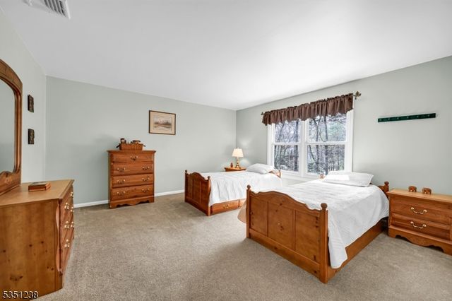 35 Cherbourg Dr, West Milford Twp., NJ 07480