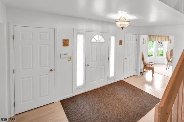 35 Cherbourg Dr, West Milford Twp., NJ 07480