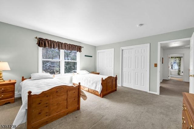 35 Cherbourg Dr, West Milford Twp., NJ 07480