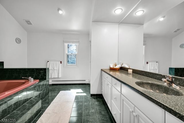 35 Cherbourg Dr, West Milford Twp., NJ 07480