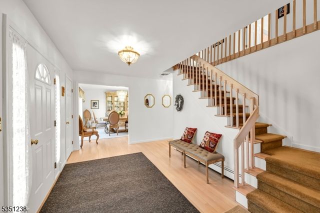 35 Cherbourg Dr, West Milford Twp., NJ 07480