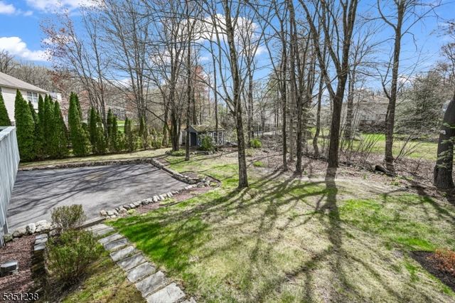 35 Cherbourg Dr, West Milford Twp., NJ 07480