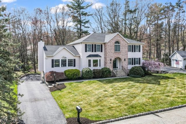 35 Cherbourg Dr, West Milford Twp., NJ 07480