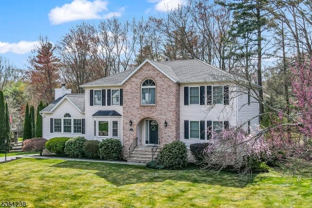 35 Cherbourg Dr, West Milford Twp., NJ 07480
