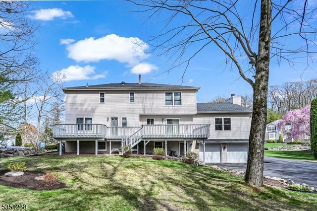 35 Cherbourg Dr, West Milford Twp., NJ 07480