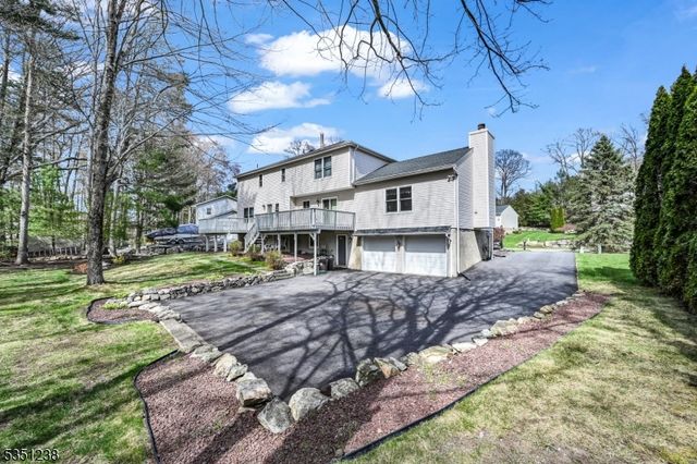 35 Cherbourg Dr, West Milford Twp., NJ 07480