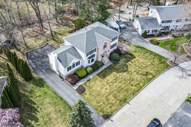 35 Cherbourg Dr, West Milford Twp., NJ 07480