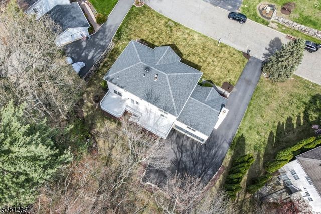 35 Cherbourg Dr, West Milford Twp., NJ 07480