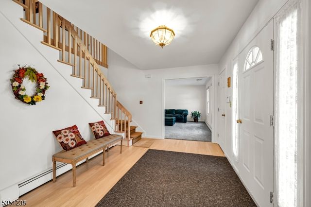 35 Cherbourg Dr, West Milford Twp., NJ 07480