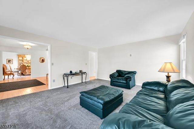 35 Cherbourg Dr, West Milford Twp., NJ 07480