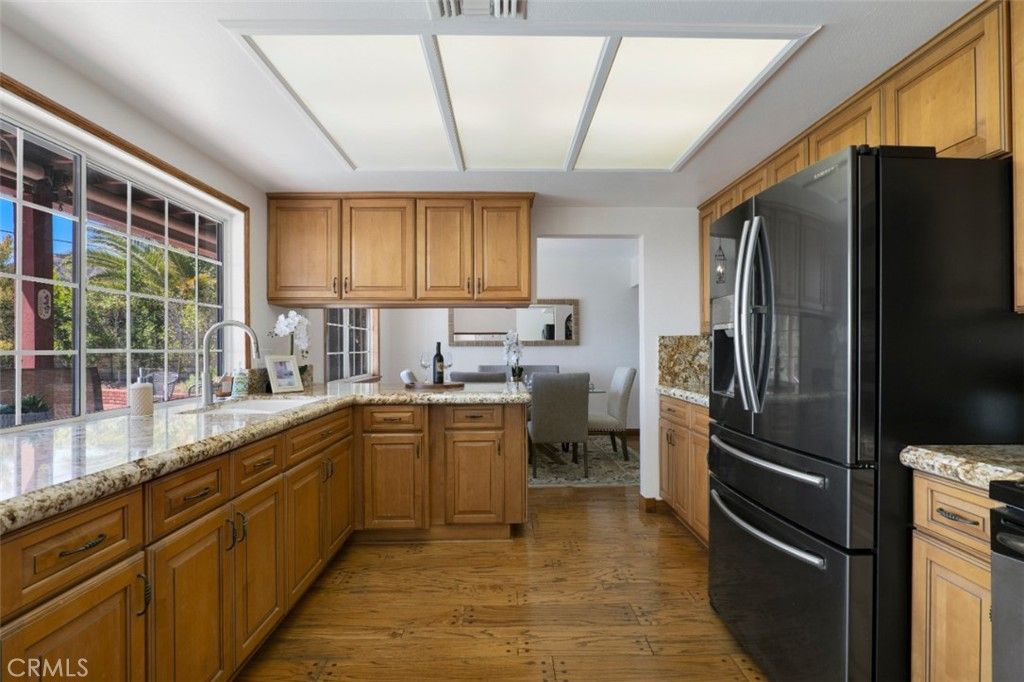 Image 11 of property listing at 3003 Mesa Verde Drive, Burbank, CA 91504