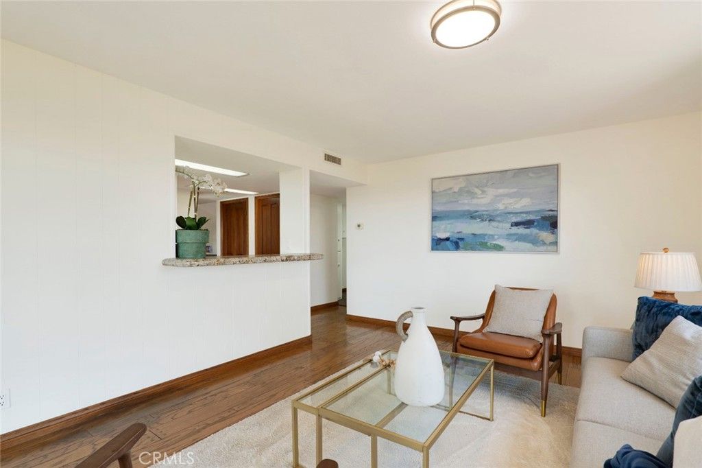 Image 18 of property listing at 3003 Mesa Verde Drive, Burbank, CA 91504