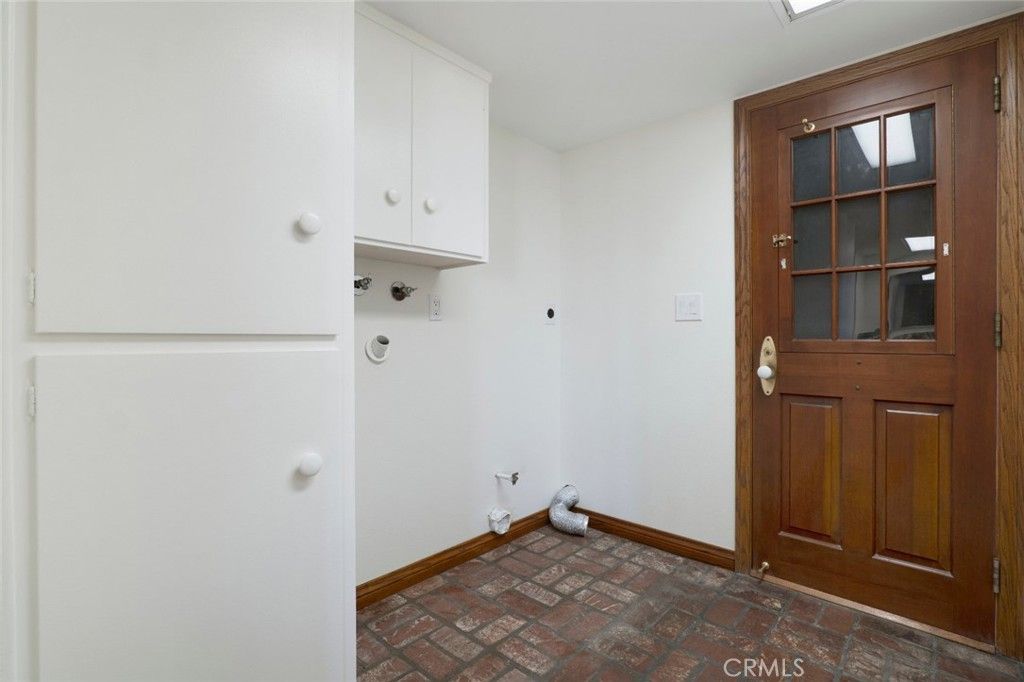 Image 20 of property listing at 3003 Mesa Verde Drive, Burbank, CA 91504