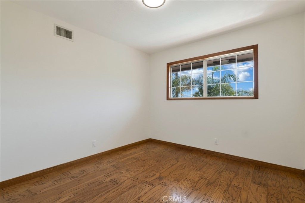 Image 24 of property listing at 3003 Mesa Verde Drive, Burbank, CA 91504
