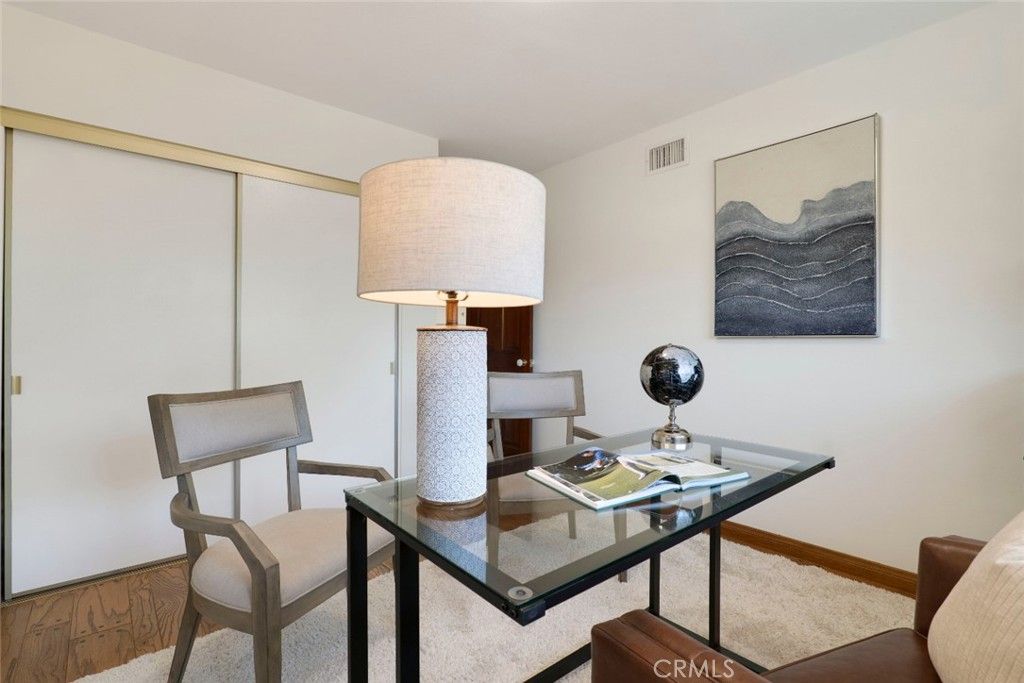 Image 30 of property listing at 3003 Mesa Verde Drive, Burbank, CA 91504