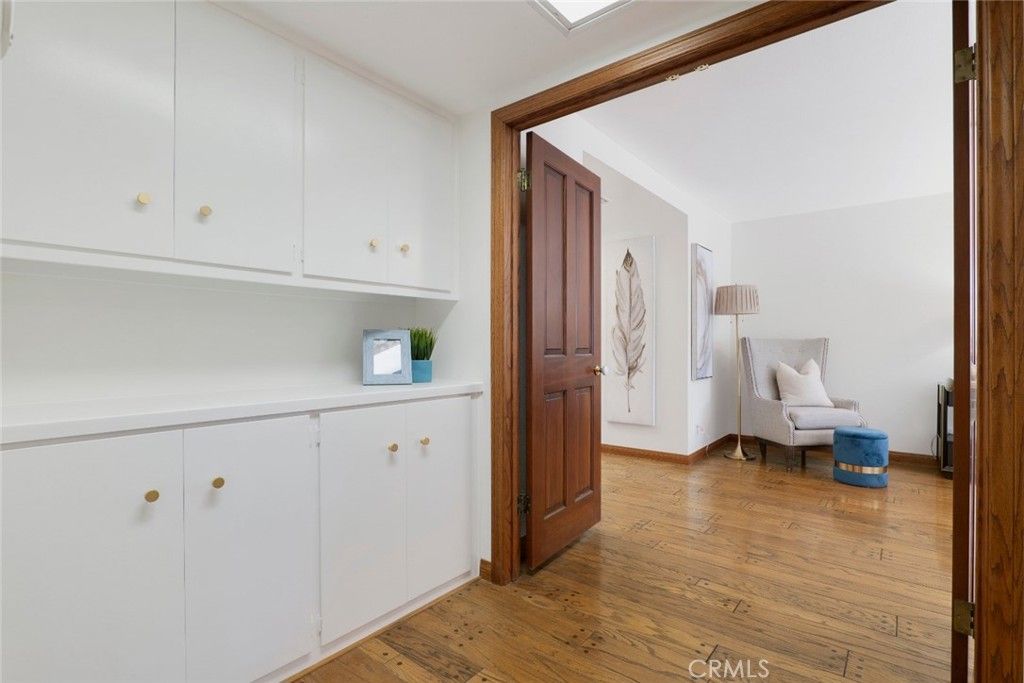 Image 31 of property listing at 3003 Mesa Verde Drive, Burbank, CA 91504