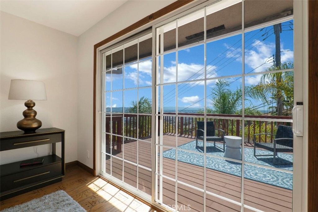 Image 33 of property listing at 3003 Mesa Verde Drive, Burbank, CA 91504