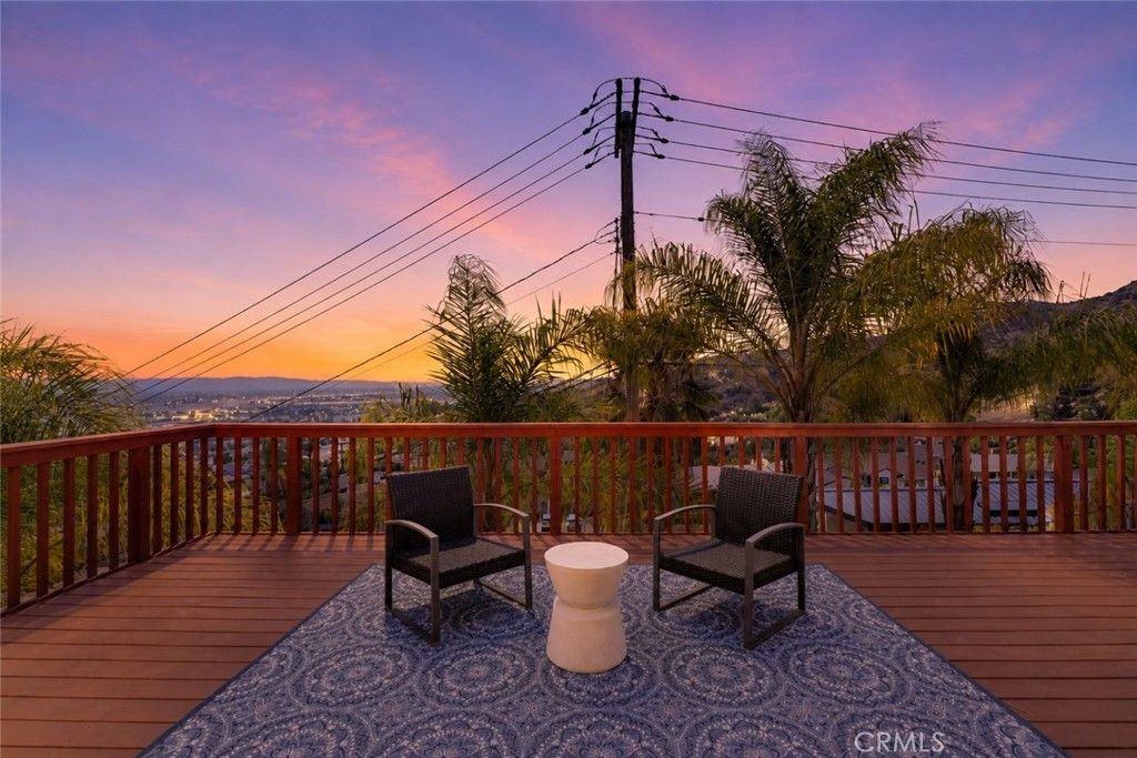 Image 34 of property listing at 3003 Mesa Verde Drive, Burbank, CA 91504