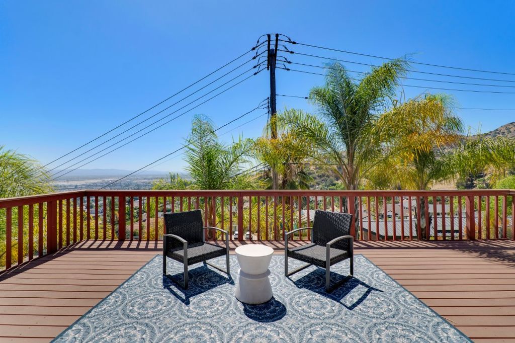 Image 35 of property listing at 3003 Mesa Verde Drive, Burbank, CA 91504