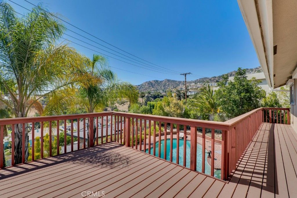 Image 36 of property listing at 3003 Mesa Verde Drive, Burbank, CA 91504