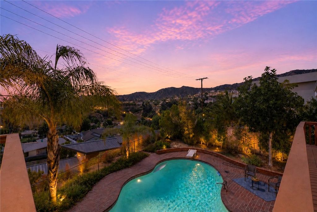 Image 37 of property listing at 3003 Mesa Verde Drive, Burbank, CA 91504