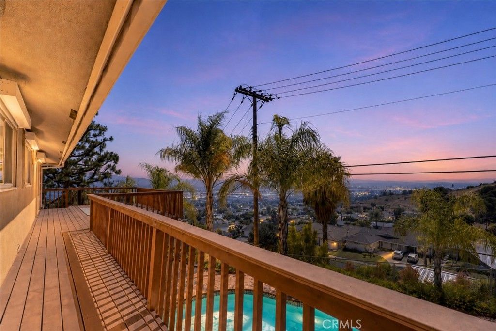 Image 39 of property listing at 3003 Mesa Verde Drive, Burbank, CA 91504